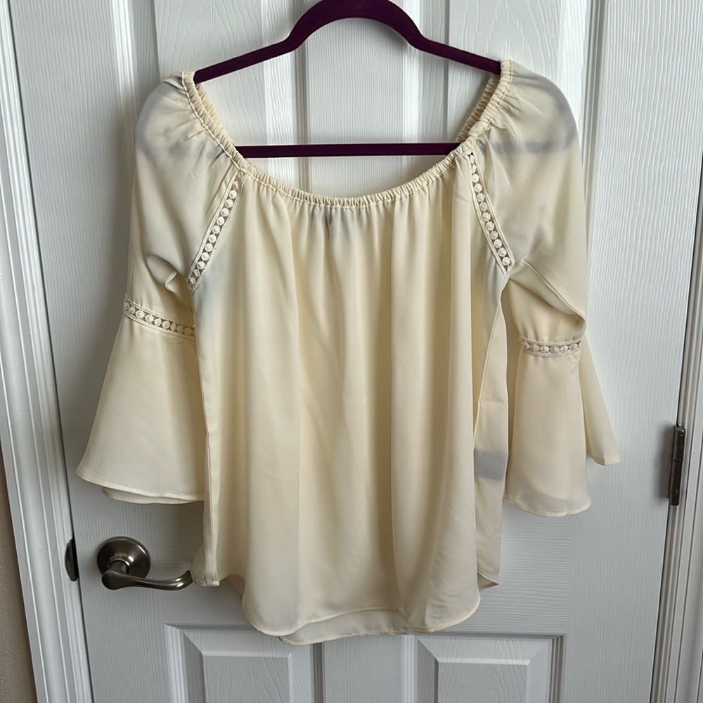 Harve Benard Off Shoulder Bell Sleeve Top Cream Blouse Crochet Trim‎ Detail M